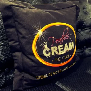 Classic peaches logo párna